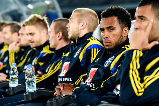 Sveriges Isaac Kiese Thelin innan träningsmatchen mellan Sverige och Finland den 19 januari 2015 i Abu Dhabi.