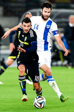 Sveriges Mikael Ishak och Finlands Tim Sparv