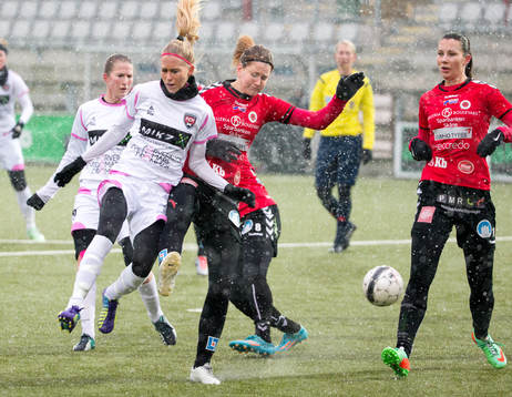 RosengårdsLine Röddik Hansen och Elin Rubensson och Kristianstads Mia Carlsson  och Nellie Karlsson