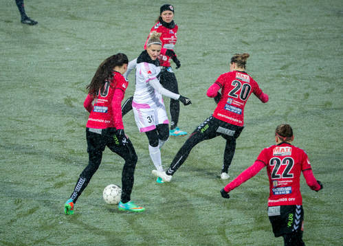 Rosengårds Anja Mittag och  Kristianstads Nellie Karlsson, Mia Carlsson och Lorca Van de Putte