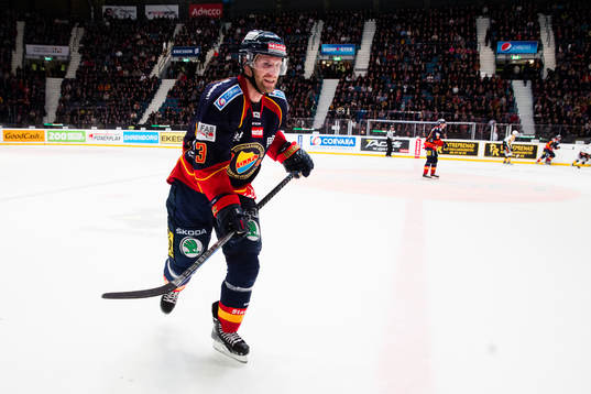 Djurgårdens Marcus Nilson grinar illa