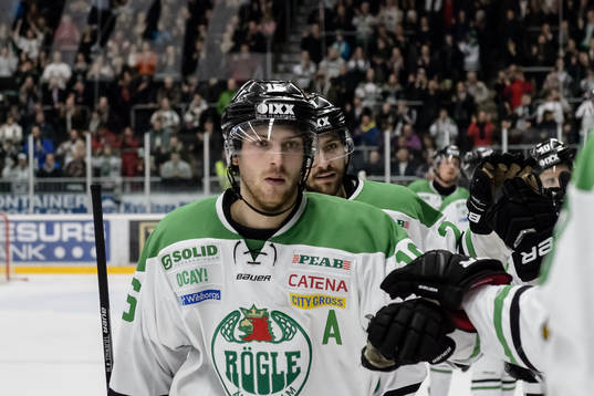 Rögles Christopher Liljewall firar med båset