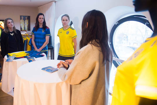 SVT's Anna Tascha Larsson, Lotta Schelin och Lisa Dahlkvist