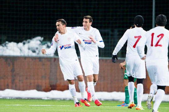 Assyriskas spelare jublar efter att Admir Aganovic gjort 1-0