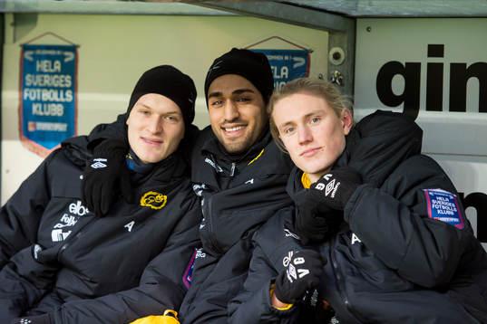 Elfsborgs Viktor Nilsson, Arjan Mostafa och Viktor Götesson på bänken