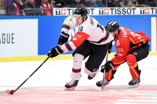 Frölundas Mattias Janmark jagas av Luleås Niklas Fogström