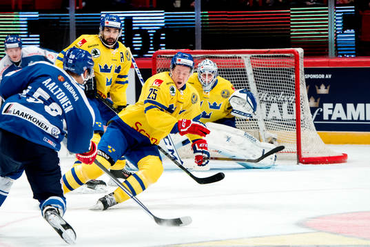 Finlands Juhamatti Aaltonen och Sveriges Daniel Rahimi,