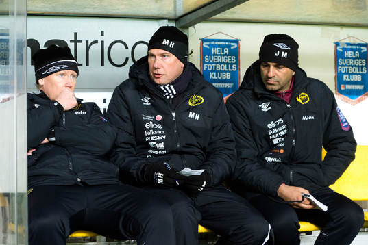 Elfsborgs assisterande tränare Peter Wettergren, manager Magnus Haglund och tränare Jan Mian på bänken