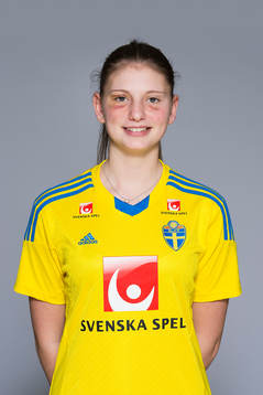 Saga Ollerstam som spelar i F17/98-landslaget, poserar för ett porträtt den 19 februari 2015 i Stockholm.