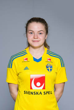 Josefin Steger  som spelar i F17/98-landslaget, poserar för ett porträtt den 19 februari 2015 i Stockholm.