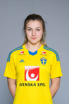 Mathilda Lindström som spelar i F17/98-landslaget, poserar för ett porträtt den 19 februari 2015 i Stockholm.