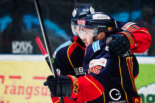 Djurgårdens Steve Saviano jublar med Markus Ljungh