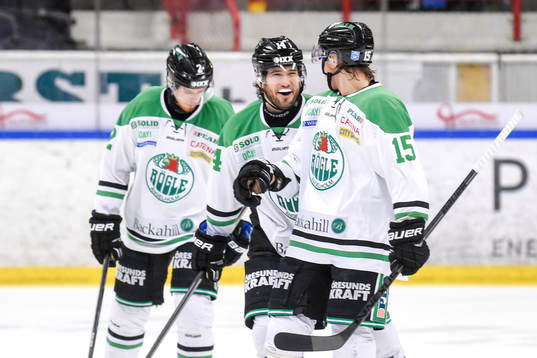 Rögles Jordan Smotherman och Rögles Jakob Lilja jublar