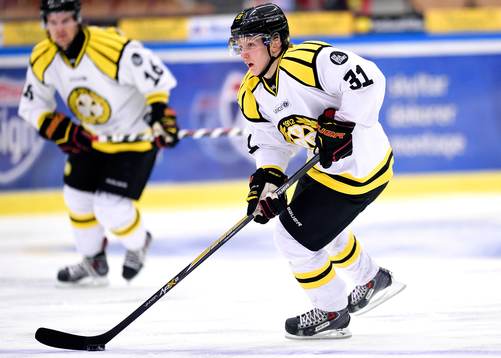 Brynäs Daniel Mannberg med pucken