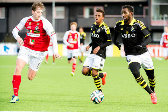 s Henok Goitom i en närkamp