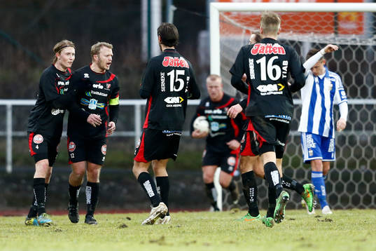 Trollhättans David Bennhage firar efter 1-2