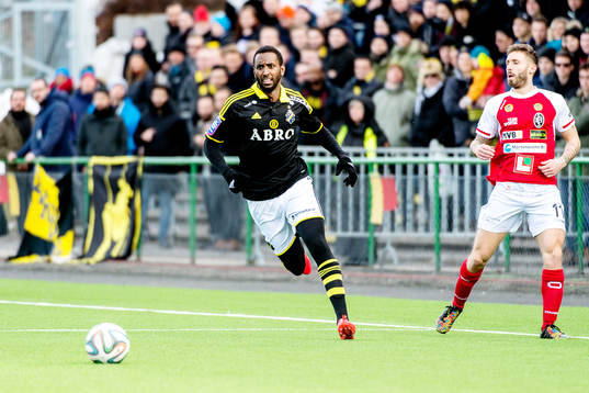 s Henok Goitom och Landskronas Andrew Stadler under fotbollsmatchen i Svenska cupen mellan AIK och Landskrona den 21 februari 2015 i Stockholm.