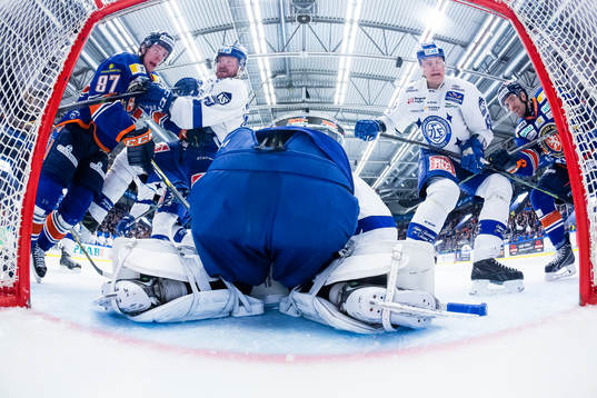Kamp mellan Växjös Robert Rosén och Jonas Frögren