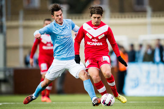 Malmö FFs Markus Rosenberg och Assyriskas Fredrik Holster