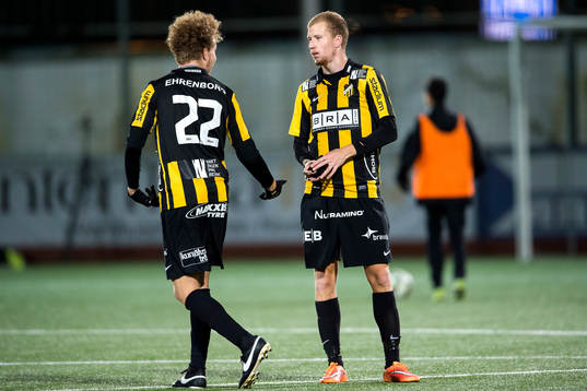 Häckens Samuel Gustafson och Simon Gustafson pratar