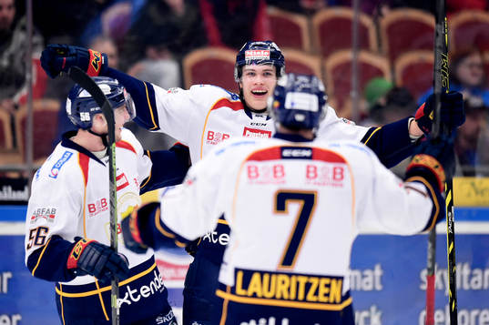 Djurgårdens Andreas Englund (mitten) jublar