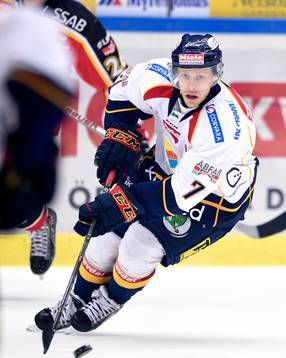 Djurgårdens Sebastian Lauritzen med pucken