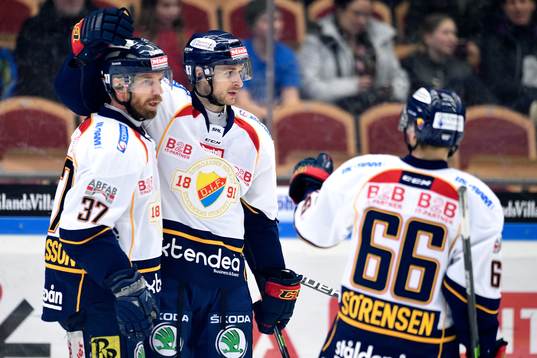 Djurgårdens Mikael Samuelsson(v) och Simon Gysbers(m)