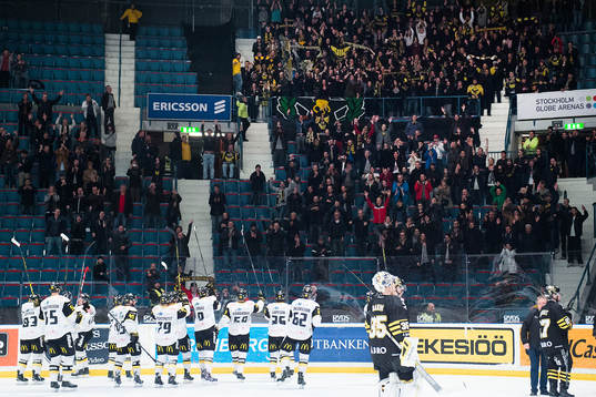 Västerås spelare jublar med