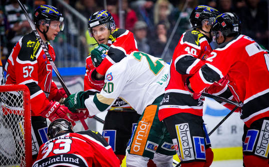 Örebros Joonas Jalvanti trycker ner Färjestads Jakub