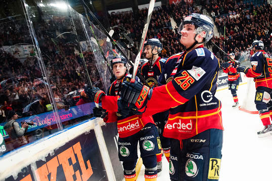 Djurgårdens Marcus Sörensen och David Rundqvist jublar