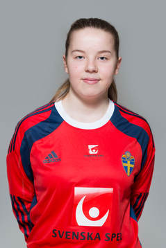 Cornelia Baldi Sundelius som spelar i F16/99-landslaget, poserar för ett porträtt den 27 februari 2015 i Stockholm.