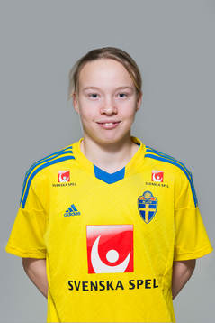 Izabell Rydell som spelar i F16/99-landslaget, poserar för ett porträtt den 27 februari 2015 i Stockholm.