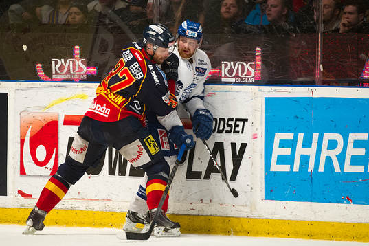 Djurgårdens Mikael Samuelsson och Leksands Mattias Ritola