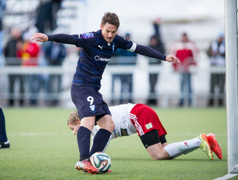 Malmö FFs Markus Rosenberg skjuter in bollen imål igen efter gjort 0-3 målet