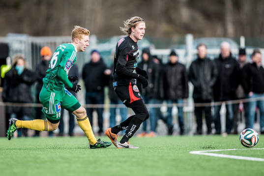 Trollhättans Oscar Enher före Ljungskiles Hampus Andersson