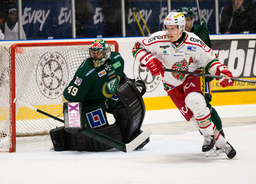 Färjestads målvakt Justin Pogge  och Modos Samuel
