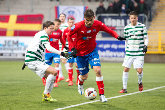 Helsingborgs Astrit Ajdarevic har kontroll på bollen