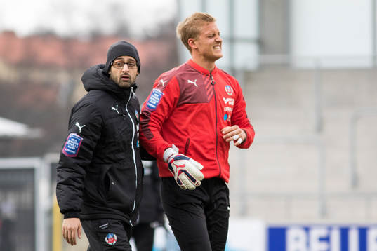 Helsingborgs målvakt Pär Hansson bröt lillfingret