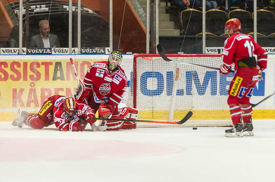 Modos målvakt Linus Ullmark släppte in tre mål på