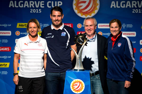 Martina Voss-Tecklenburg, förbundskapten Schweiz, Freyr Alexandersson, förbundskapten Island, Even Pellerud, förbundskapten Norge, och Jill Ellis, förbundskapten USA,