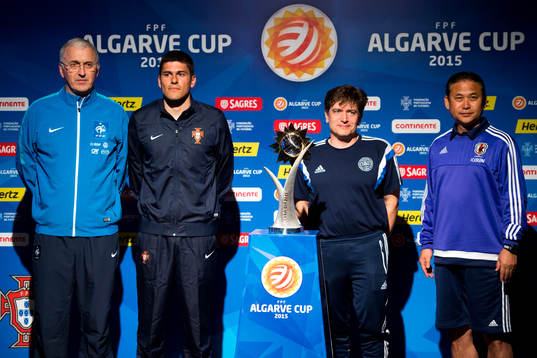Philippe Bergeroo, förbundskapten Frankrike,Francisco Netto, förbundskapten Portugal, Nils Nilesen, förbundskapten Danmark, och Eiji Ueda, förbundskapten Japan,