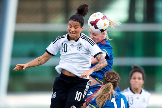 Tysklands Dzsenifer Marozsan i nickduell med Sveriges