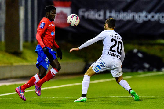 Helsingborgs Lalawélé Atakora och Syrianskas Gabriel Somi 