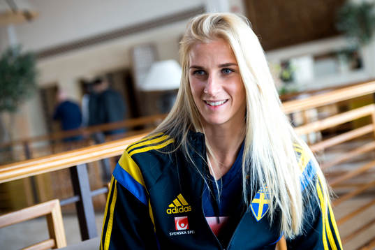 Sveriges Sofia Jakobsson blir intervjuad