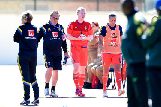 Sveriges läkare Yelverton Tegner och Sveriges målvakt Hedvig Lindahl