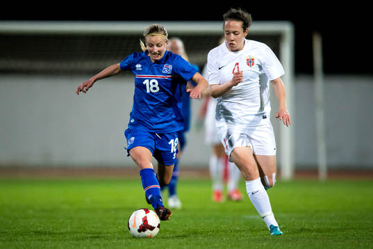 Islands Gudny Björk Odinsdottir jagas av Norges Melissa Bjånesöy