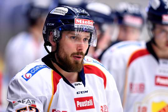 Djurgårdens Mikael Ahlén på uppvärmningen innan