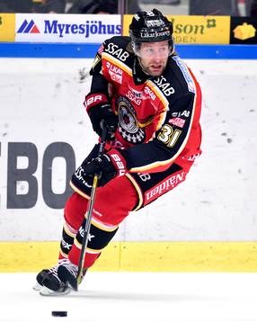Luleås Jonathan Granström med pucken
