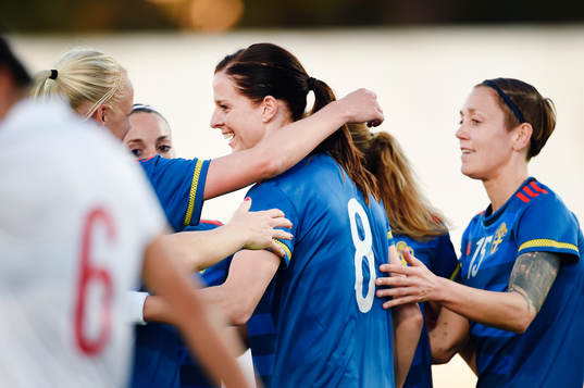 Sveriges spelare jublar