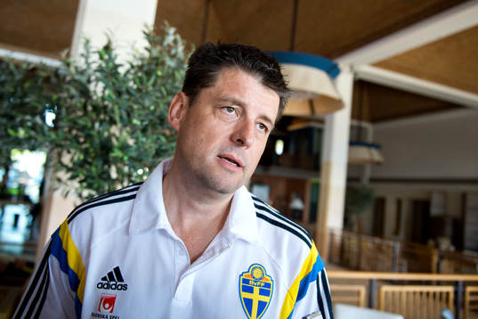 Sveriges läkare Mats Börjesson blir intervjuad